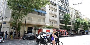 Φωτογραφία έξω από τη γαλλική πρεσβεία