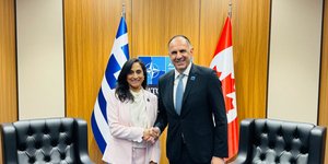 Ο Γιώργος Γεραπετρίτης με την Καναδή ΥΠΕΞ