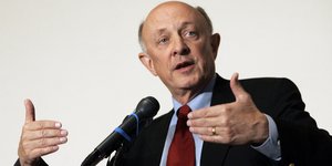 Ο πρώην διευθυντής της CIA Τζέιμς Γούλσι