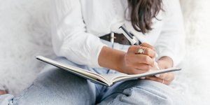 Τι αποκαλύπτει η συνήθεια να γράφεις με πεζά και κεφαλαία γράμματα μαζί