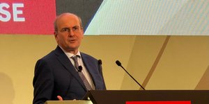 Ο Κωστής Χατζηδάκης στο συνέδριο του Economist