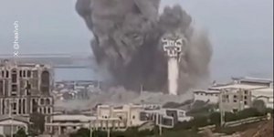 Καπνοί από τα χτυπήματα των ΗΠΑ στο Τσαμπαχάρ του Ιράν