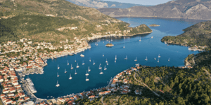 Ο Βρετανός δημοσιογράφος Κέβιν Ράσμπι έκανε ένα ταξίδι με ιστιοπλοϊκό στα Ιόνια νησιά, με αφετηρία και τερματισμό τον Πάλαιρο της Αιτωλοακαρνανίας / UNSPLASH
