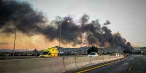 Καπνοί από τη φωτιά στο Ωραιόκαστρο