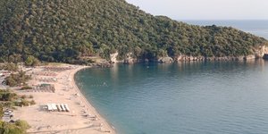 Η παραλία Καραβοστάσι στην Πέρδικα Θεσπρωτίας