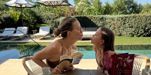 Διακοπές στην Αθηναϊκή Ριβιέρα για την Κέιτ Χάντσον και την οικογένειά της