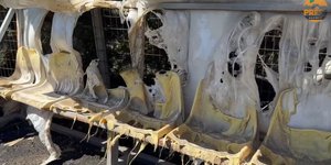 Λιωμένα καθίσματα στο γήπεδο στις Μέλαμπες