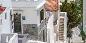 κατηφορικο σοκακι 