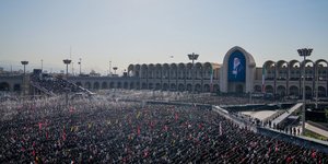 Τρεις γιοι του εκλιπόντος ηγέτη Χαμενεΐ στην κηδεία του