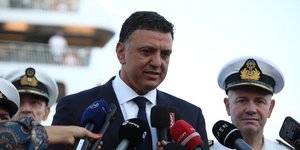 Στο λιμάνι του Πειραιά ο Κικίλιας
