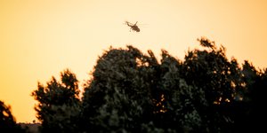 Ελικόπτερο επιχειρεί στη φωτιά στο Λασίθι 