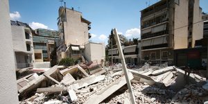 Κατάρρευση πολυκατοικίας στα Πετράλωνα