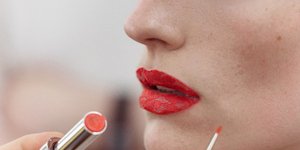 Το νέο trend στα χείλη μοιάζει με...δαντέλα -Η haute couture πρόταση του Jean Paul Gaultier