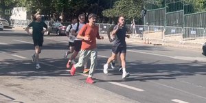 Ο Μακρόν φόρεσε τα αθλητικά του και βγήκε για τζόκινγκ στους δρόμους της Άγκυρας