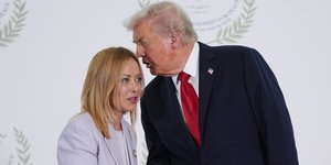 Η Ιταλίδα πρωθυπουργός Τζόρτζια Μελόνι και ο πρόεδρος των ΗΠΑ, Ντόναλντ Τραμπ