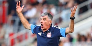 Ο Χοσέ Λουίς Μεντιλίμπαρ φωνάζει στους παίκτες του