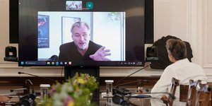 Ο Κυριάκος Μητσοτάκης επικοινώνησε με τον Κρίστοφερ Νόλαν