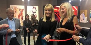 Η Αφροδίτη Νέστορα (αριστερά) με τη φίλη της