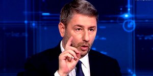Ο Νίκος Ανδρουλάκης, καλεσμένος του δημοσιογράφου Νίκου Χατζηνικολάου. στην εκπομπή «Ενώπιος Ενωπίω»