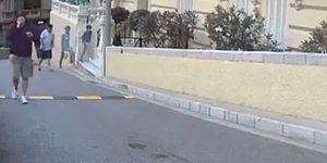 Η στιγμή που ο δράστης της επίθεσης κατά του Ουκρανού ολιγάρχη αφήνει τη βόμβα έξω από την πολυκατοικία στο Μονακό