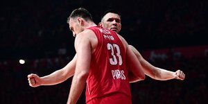 Παπανικολάου και Μιλουτίνοφ με τη φανέλα του Ολυμπιακού