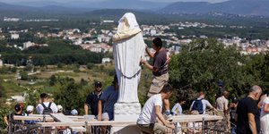Το άγαλμα της Παναγίας στη Βοσνία