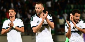 Οι παίκτες του Παναθηναϊκού χειροκροτούν τον κόσμο μετά τη νίκη επί της Πάκσι