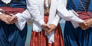 Παραδοσιακοι χοροί 