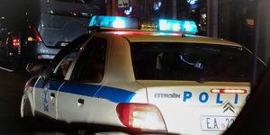 Περιπολικό της Αστυνομίας τη νύχτα 