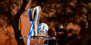 Η κούπα της Super League και η μπάλα για τη σεζόν 2026-2027
