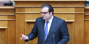 ΣΥΝΕΔΡΙΑΣΗ ΓΙΑ ΤΗΝ ΑΝΑΘΕΩΡΗΣΗ ΤΟΥ ΣΥΝΤΑΓΜΑΤΟΣ