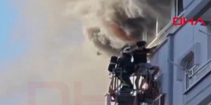 Tρομακτική διάσωση σε φλεγόμενη πολυκατοικία στην Τουρκία