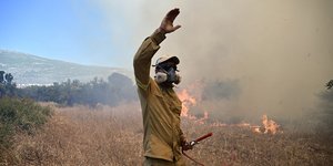 Πυροσβέστης στο μέτωπο της Βοιωτίας