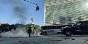 Άνδρας αυτοπυρπολήθηκε κοντά στην έδρα του ΟΗΕ στη Νέα Υόρκη 