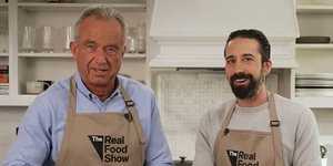 Ο Ρόμπερτ Φ. Κένεντι Τζούνιορ και ο Άντριου Γκρούελ