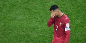 Ο Κριστιάνο Ρονάλντο απογοητευμένος μετά τον αποκλεισμό της Πορτογαλίας