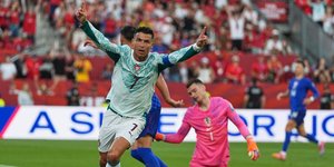 Ο Κριστιάνο Ρονάλντο πανηγυρίζει το δικό του γκολ κόντρα στην Κροατία