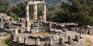 Από το μαντείο των Δελφών μέχρι τα σμαραγδένια νερά των Παξών, κάθε προορισμός διατηρεί μια αφήγηση που έχει αντέξει στον χρόνο / UNSPLASH