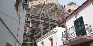 Από τις εργασίες στερέωσης των πρανών στον βράχο της Πέτρας