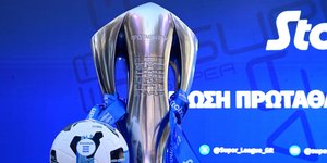 Το τρόπαιο του πρωταθλητή της Super League