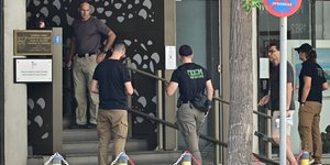 ΤΗΛΕΦΩΝΗΜΑ ΓΙΑ ΒΟΜΒΑ ΣΤΗΝ ΠΡΕΣΒΕΙΑ ΤΗΣ ΓΑΛΛΙΑΣ ΣΤΗΝ ΑΚΑΔΗΜΙΑΣ