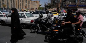 Κίνηση στους δρόμους της Τεχεράνης, πρωτεύουσας του Ιράν