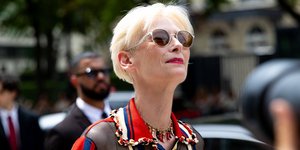 Η Τίλντα Σουίντον στην επίδειξη του οίκου Chanel 