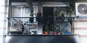 Σοκ με τις εμπρηστικές επιθέσεις σε σπίτια στελεχών της ΝΔ στη Θεσσαλονίκη