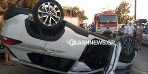 Τροχαίο στα Χάνια με ανατροπή αυτοκινήτου