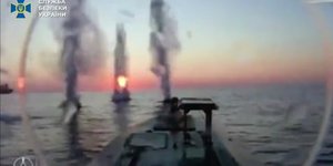 Ουκρανό θαλάσσιο drone ελίσσεται ανάμεσα στα ρωσικά πυρά και πλήττει ρωσικό τάνκερ στην Αζοφική