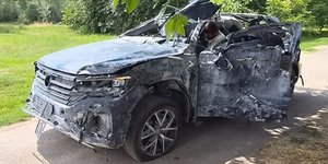 Διαλυμένο Volkswagen Touareg εξακολουθεί να κινείται