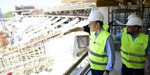 Ο Κωστής Χατζηδάκης στο γήπεδο του Παναθηναϊκού στον Βοτανικό 