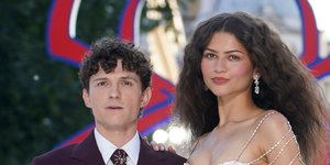 Πρεμιέρα Spider Man στο Λονδίνο: Η Ζεντάγια μαγνήτισε τα βλέμματα με φόρεμα-ιστό αράχνης δίπλα στον Τομ Χόλαντ