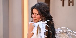 Ghost Lashes: Το beauty trend που κάνει τα cool girls να αφήνουν στην άκρη τη μάσκαρα